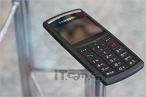 图为:三星sgh-x828手机
