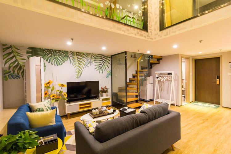 青岛四季海岸loft公寓栈桥火车站金茂湾店四季温馨复式套房