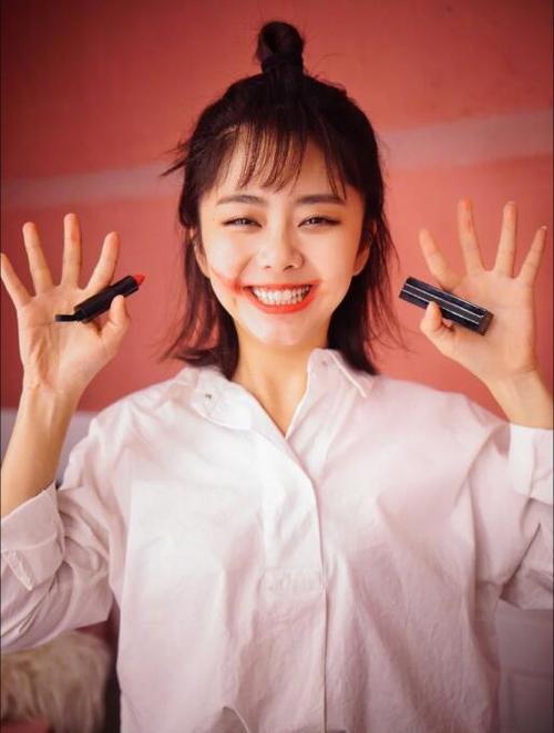 谭松韵以家人之名甜萌感全靠唇色李尖尖同款少女色唇膏推荐