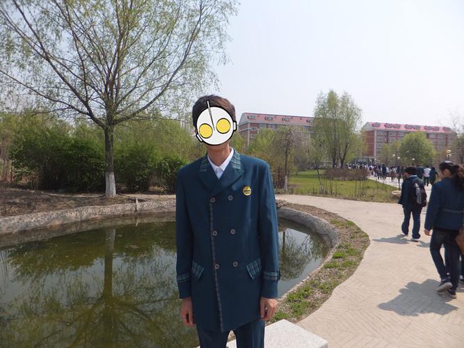 吉林华桥外国语学院的校服是什么样的