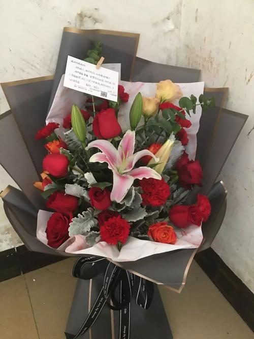 百色隆林消防收到小姐姐赠送鲜花 暖心"表白"