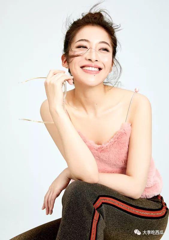 有人说:好的演员不一定能演话剧,但好的话剧演员,一定是好演员.