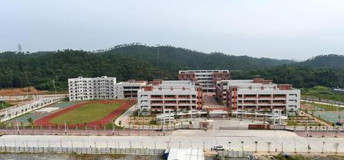 阳西县第一小学建成后,大大满足了市民对优质教育资源的需求.
