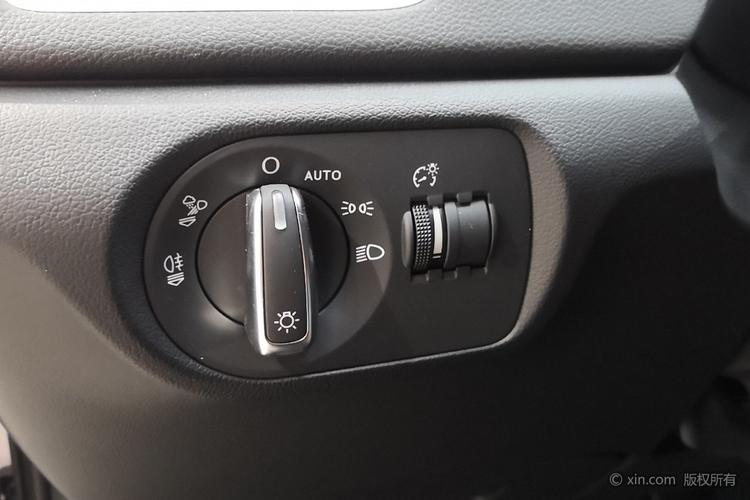 奥迪q3 2017款 1.4t 自动 30tfsi运动型前驱