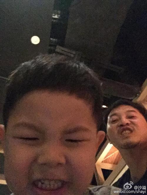 安吉小时候照片曝光:不同于鱼儿白嫩可爱,细节看出沙溢是好爸爸