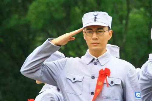 刘灿《铁血军魂》饰爱国青年 上演旷世之恋