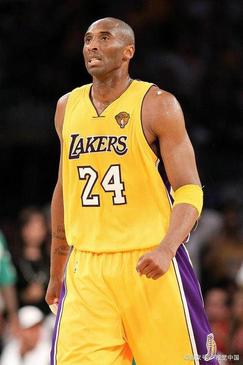 科比好消息:球迷们都说能和"老大"一起打球了