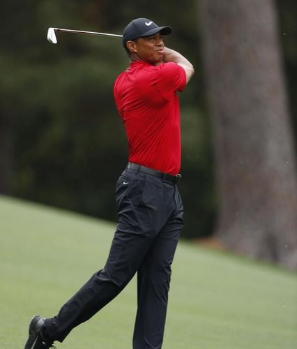 高尔夫——美国大师赛:"老虎"伍兹夺冠(2)