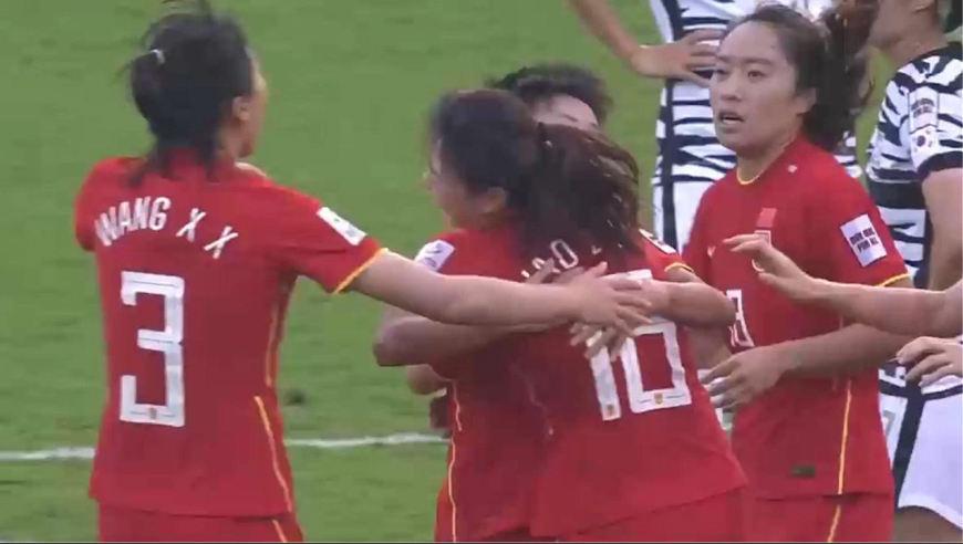 中国女足5分钟2球牛批!唐佳丽点球 张玲燕头球,22扳平