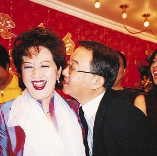 黎小田出殡一代音乐人终化作青烟随风散,薛家燕哭成泪