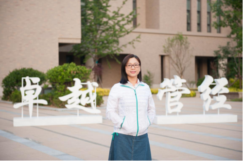 记经济管理学院优秀党务工作者张琳