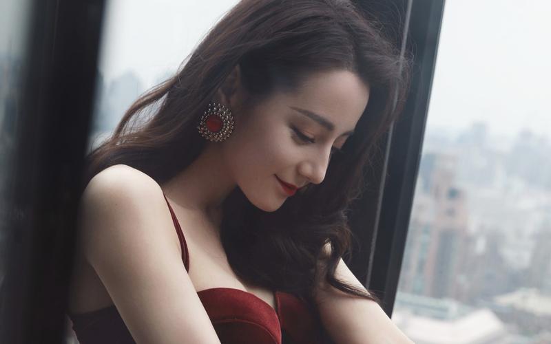 迪丽热巴性感迷人女性图片-美女壁纸-高清美女图片-第