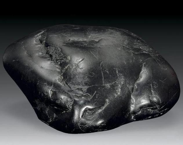 这块墨玉原石估价竟然80万