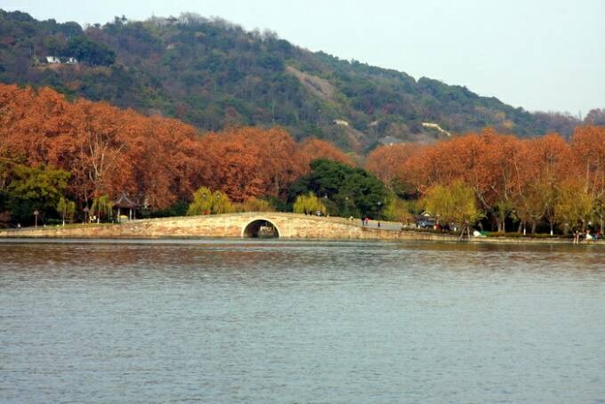 西湖孤山西泠桥畔