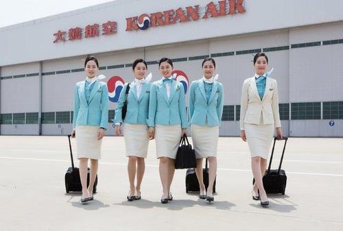 时装设计师的时尚乘务装——8大航空公司的空姐制服