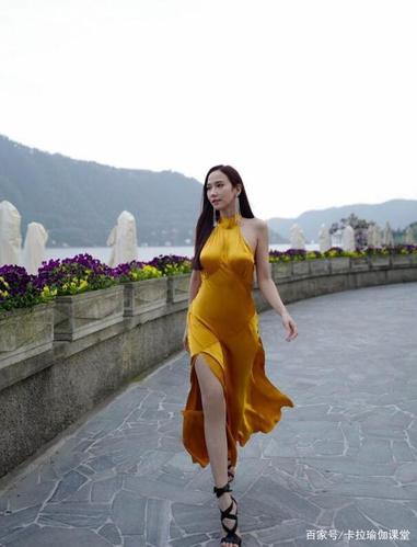 泰国不老女神aump,42岁了,看起来和24岁没差别,身材也