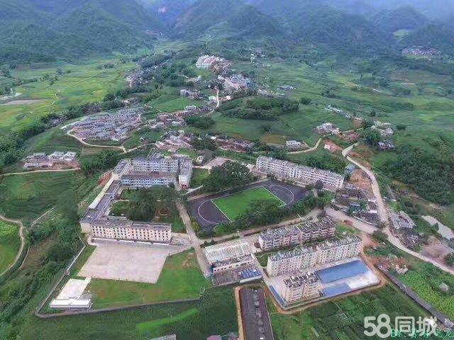 普洱市镇沅县勐大镇镇沅第四中学校门口