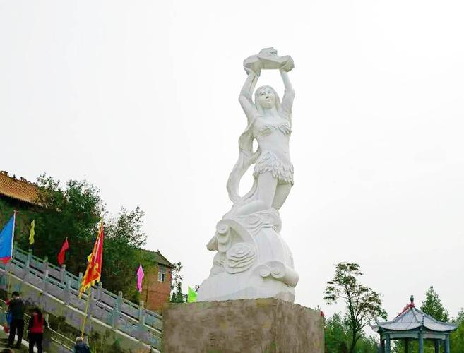 (图片--汝州三山寨慈清宫女娲雕像)