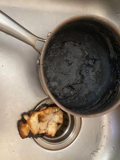 烤死小熊炸坏锅宅家做饭恐怖实录