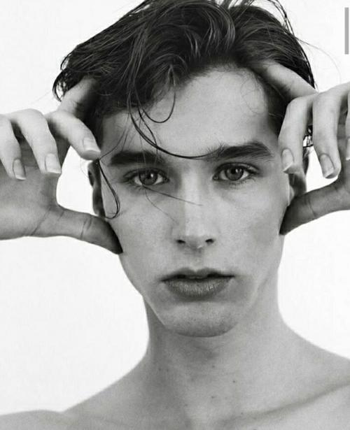 欧美风高颜值瑞士男模