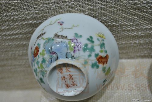 38-民国 咸丰款粉彩碗一对价格_38-民国 咸丰款粉彩碗