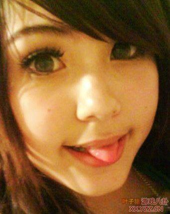 疯狂美女吐舌头诱惑你