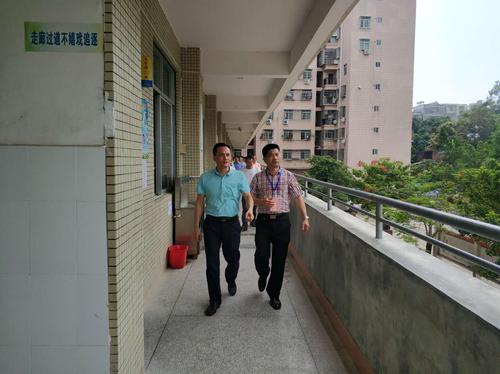 下郭商会助力七中发展 写美篇        苏校长致欢迎词,对余伟相总