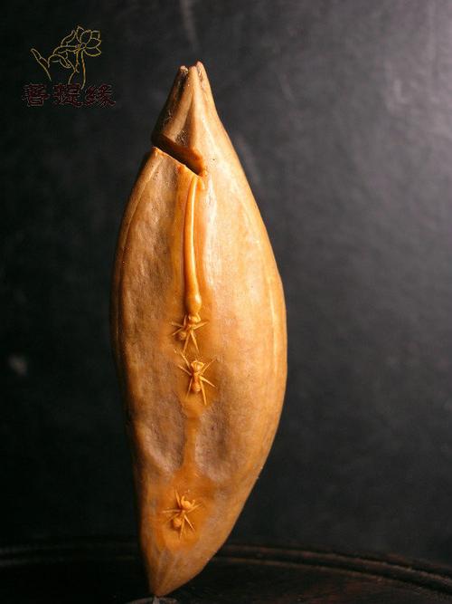 菩提缘工艺核雕作品秋人橄榄核雕刻作品展示