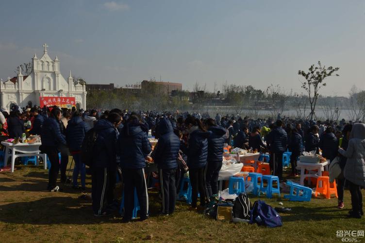 《上虞日报》:柯桥中学高二学生赴杭州湾海上花田景区烧烤社会实践