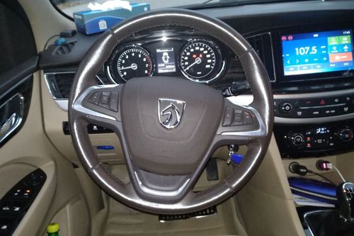 宝骏730 2016款 1.5l 手动豪华型 7座