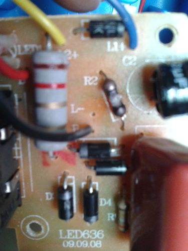 谁知道久量led折叠式充电台灯里这个电阻的阻值