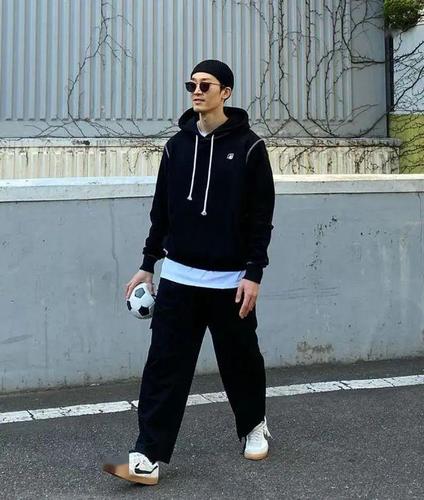 超实用的20套男士休闲风穿搭!_卫衣再