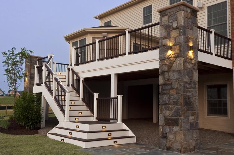 新古典别墅庭院黑白相间混搭色楼梯设计装修效果图