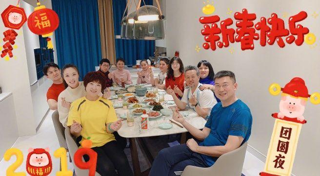 女排过年照:郎平开宝马康复训练,张常宁钻戒显眼惠若琪豪宅很大
