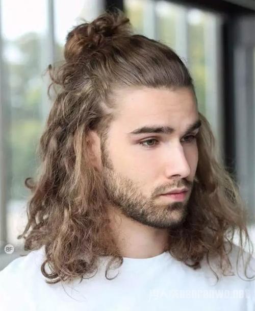 男人齐肩长发型图片 男人留长发会娘吗?