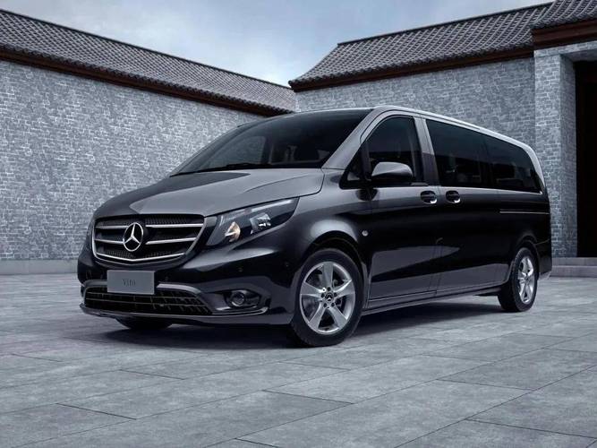 奔驰威霆近日全新一代的奔驰威霆实车到店,车型已经到了2021款,依然