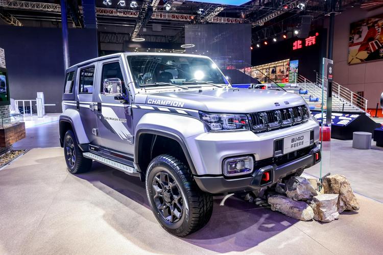国产越野车bj40环塔冠军版,发动机扭矩380n·m,配8at