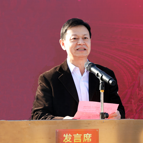 图为广西交投集团党委副书记,副董事长,总经理王劼耘讲话