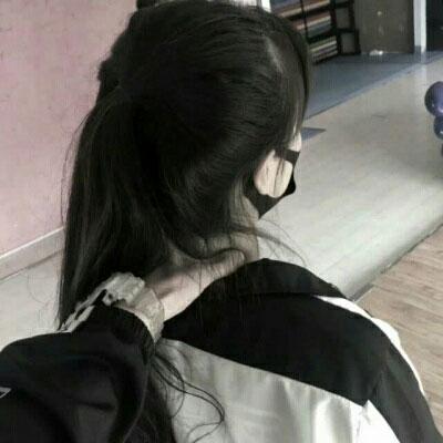 女生头像背影霸气高冷 童年的回忆时间过的真快