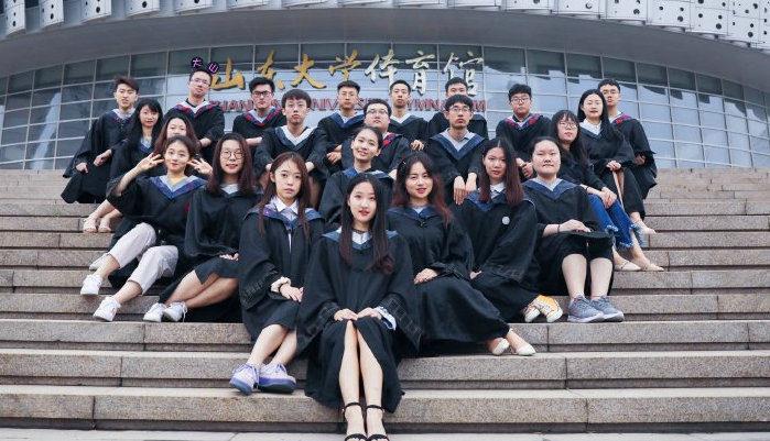 山东大学美女毕业生花式晒毕业照!高颜值让人过目难忘