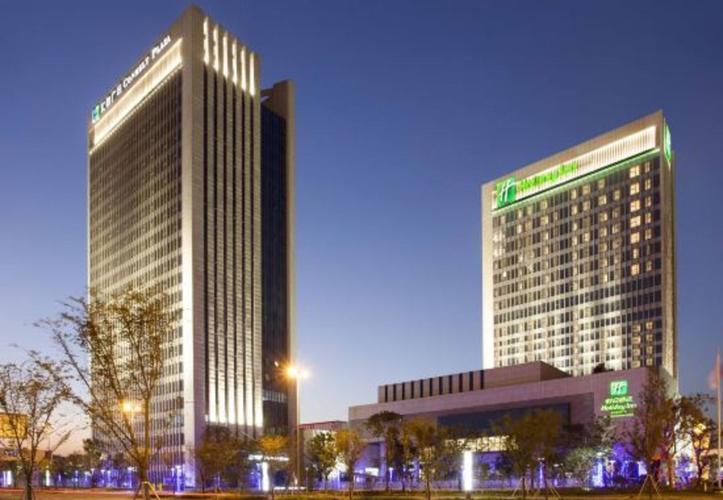 苏州汇融广场假日酒店