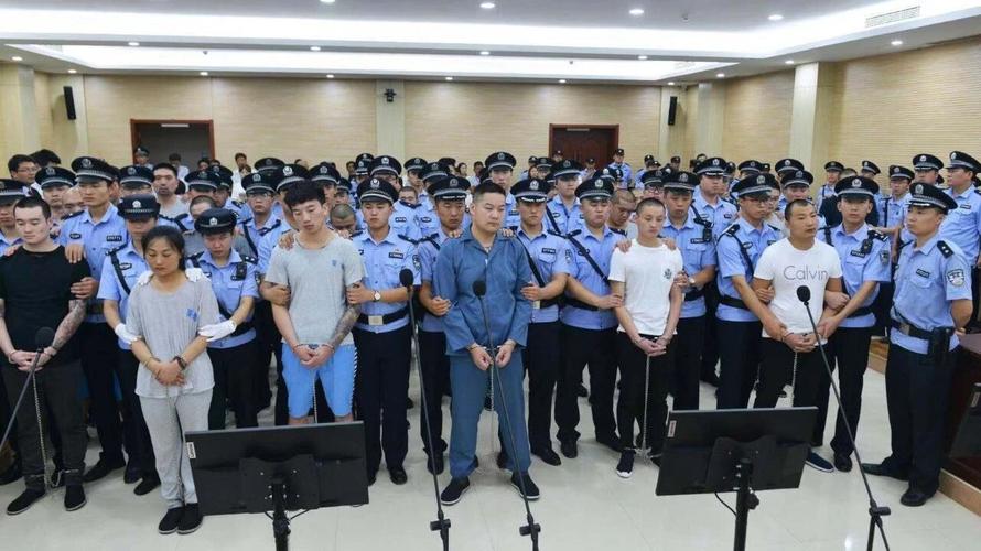 全景山东 全省 > 正文     1,莱芜区人民法院对被告人庞允盟等24人黑