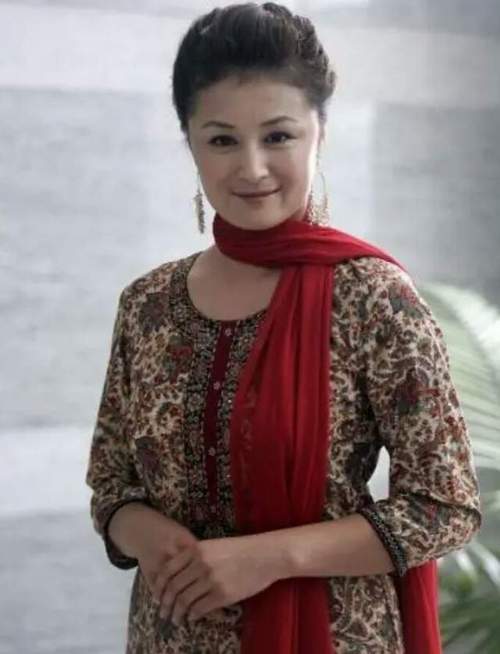 于月仙去世后!有传闻说闫学晶将出演谢大脚,本尊辟谣