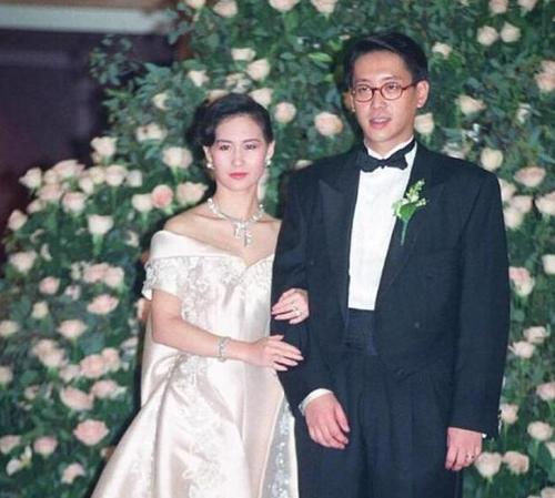 何超琼前夫许晋亨吊唁"前岳父",霍启刚郭晶晶夫妇低调