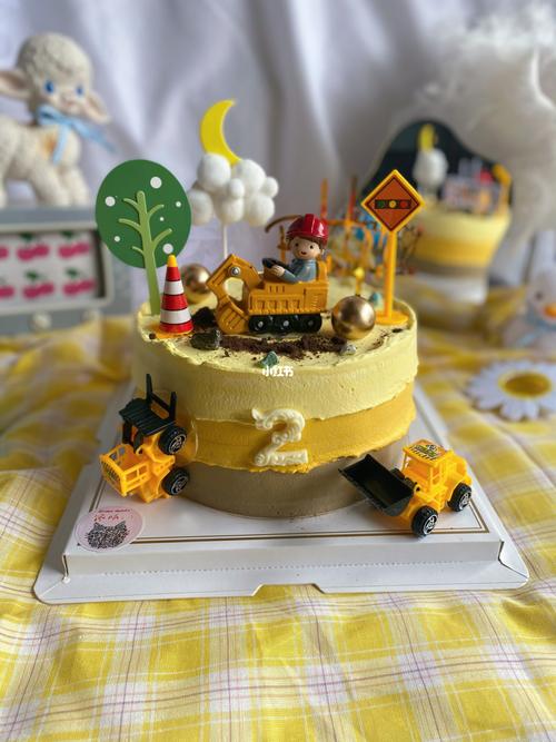 挖掘机小男孩蛋糕_蛋糕_挖掘机_奶油_最好吃的奶油蛋糕_美食_美食展示