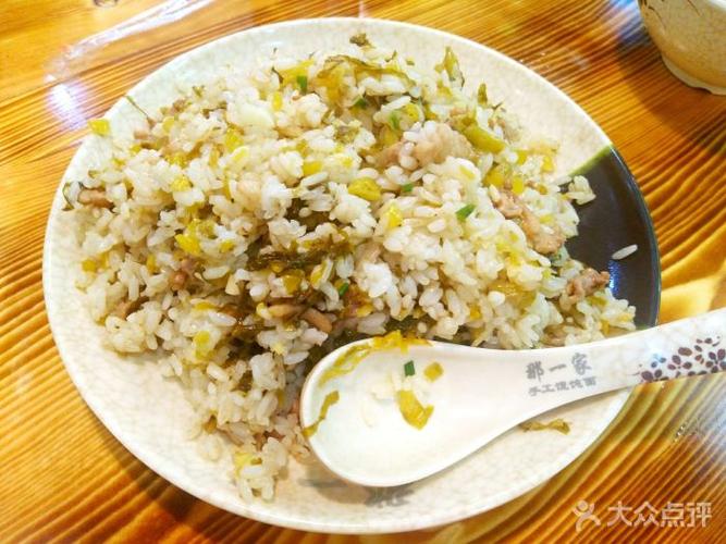 酸菜肉丝炒饭