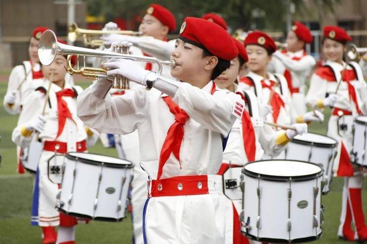 优秀鼓号队展示济南市历下实验小学鼓号队指导教师李颖