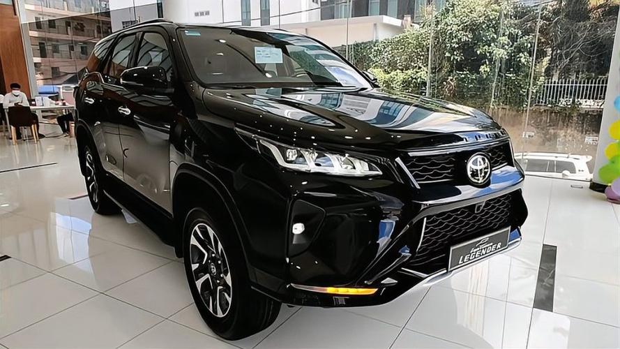 新车到店实拍2022款丰田奔跑者打开后备箱霸气开始