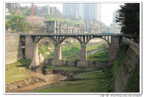 重庆巴南箭滩河上的鱼洞大桥