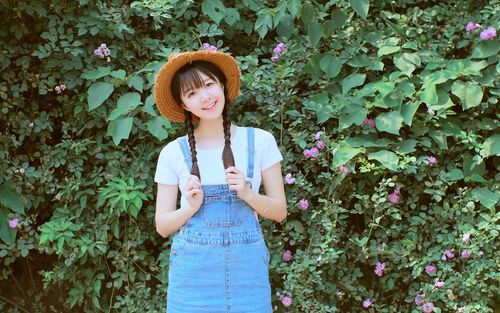 清纯刘海美女小清新户外写真图片壁纸